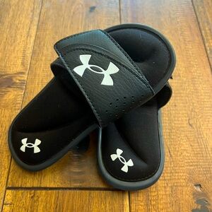 Under Armour slides sz11